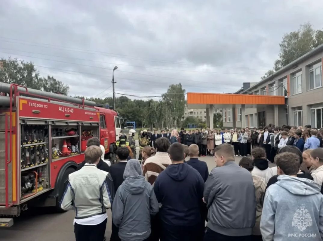 В Балашихинском лицее прошла масштабная тренировка по пожарной безопасности В Балашихинском лицее прошла масштабная тренировка по пожарной безопасности