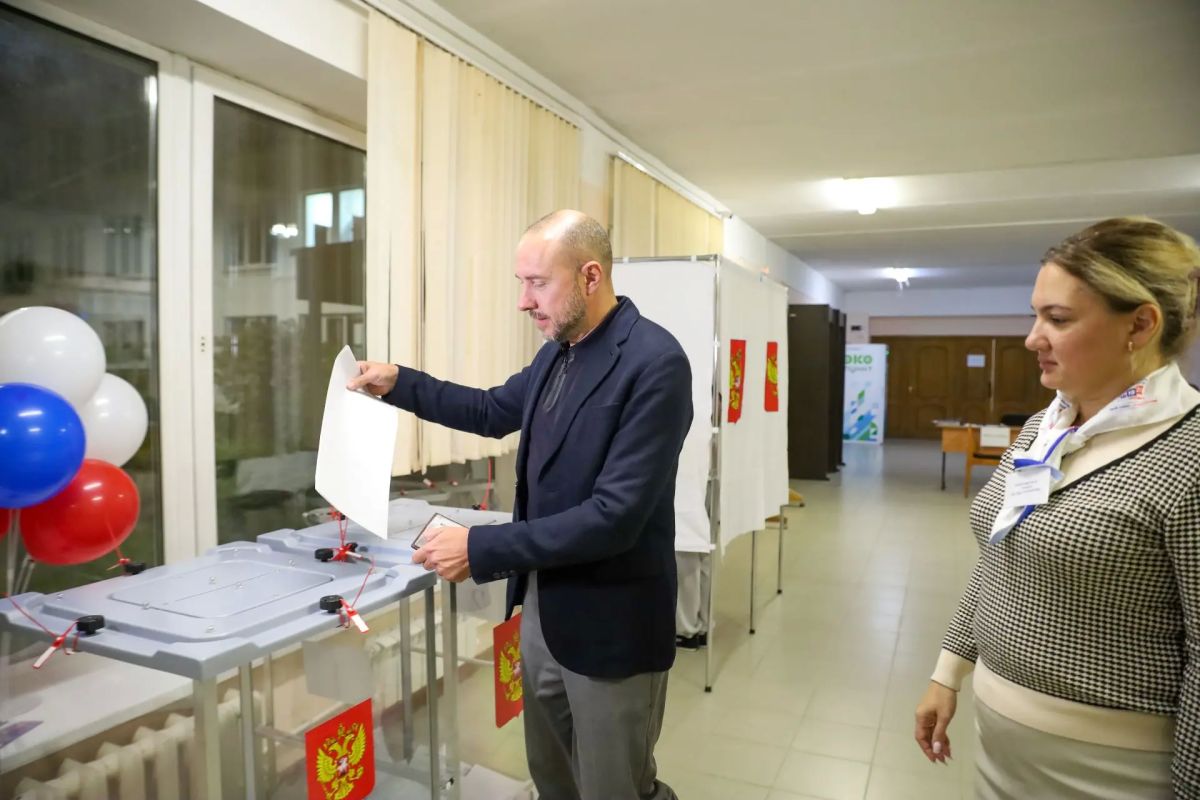 Константин Михальков: Сегодня проголосовал на избирательном участке в Гимназии №6 Константин Михальков: Сегодня проголосовал на избирательном участке в Гимназии №6