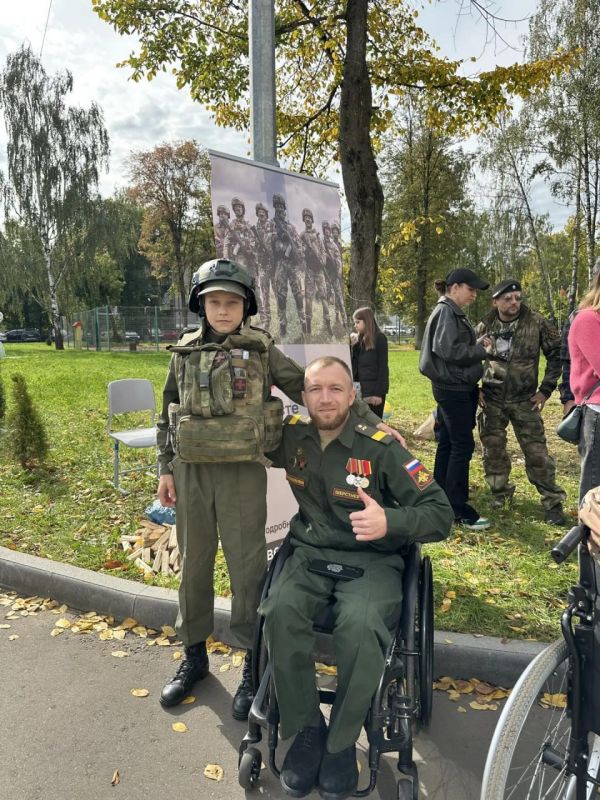 В Центре образования № 21 прошло традиционное благотворительное мероприятие, которое стало важной площадкой для взаимодействия школьников, их семей и местного населения В Центре образования № 21 прошло традиционное благотворительное мероприятие, которое стало важной площадкой для взаимодействия школьников, их семей и местного населения