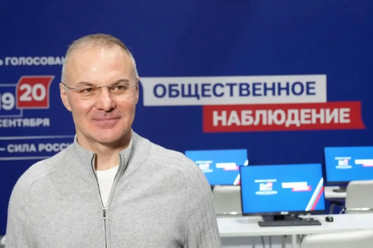 Депутат Госдумы Александр Коган во время визита в Центр общественного наблюдения отметил активность избирателей и прозрачность выборов в Подмосковье