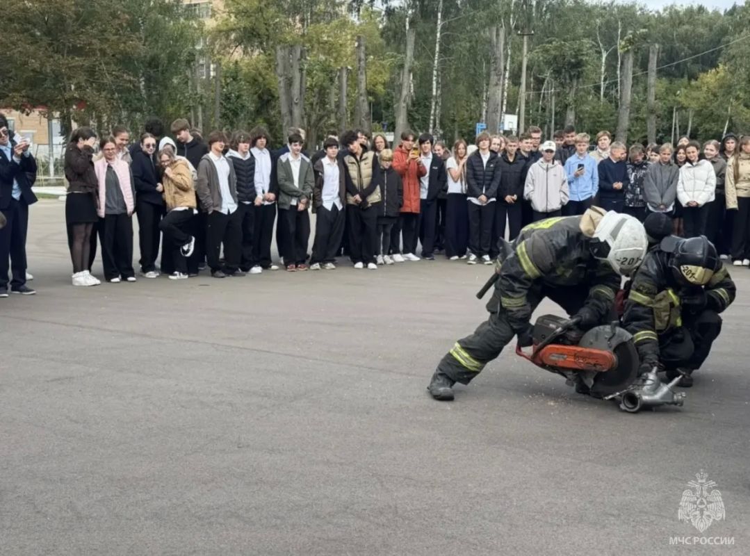 В Балашихинском лицее прошла масштабная тренировка по пожарной безопасности В Балашихинском лицее прошла масштабная тренировка по пожарной безопасности