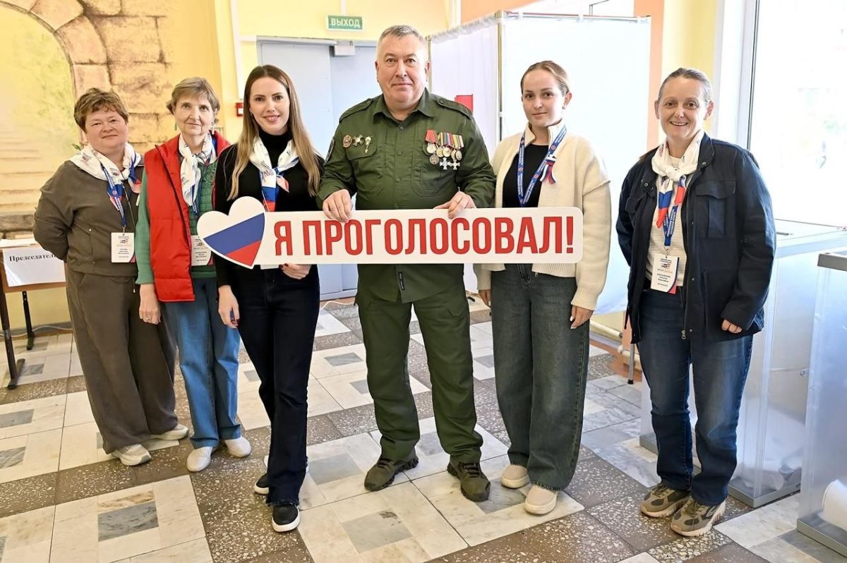 Кандидат Андрей Черепенников проголосовал на УИК №2367 в школе «Бородино» Кандидат Андрей Черепенников проголосовал на УИК №2367 в школе «Бородино»
