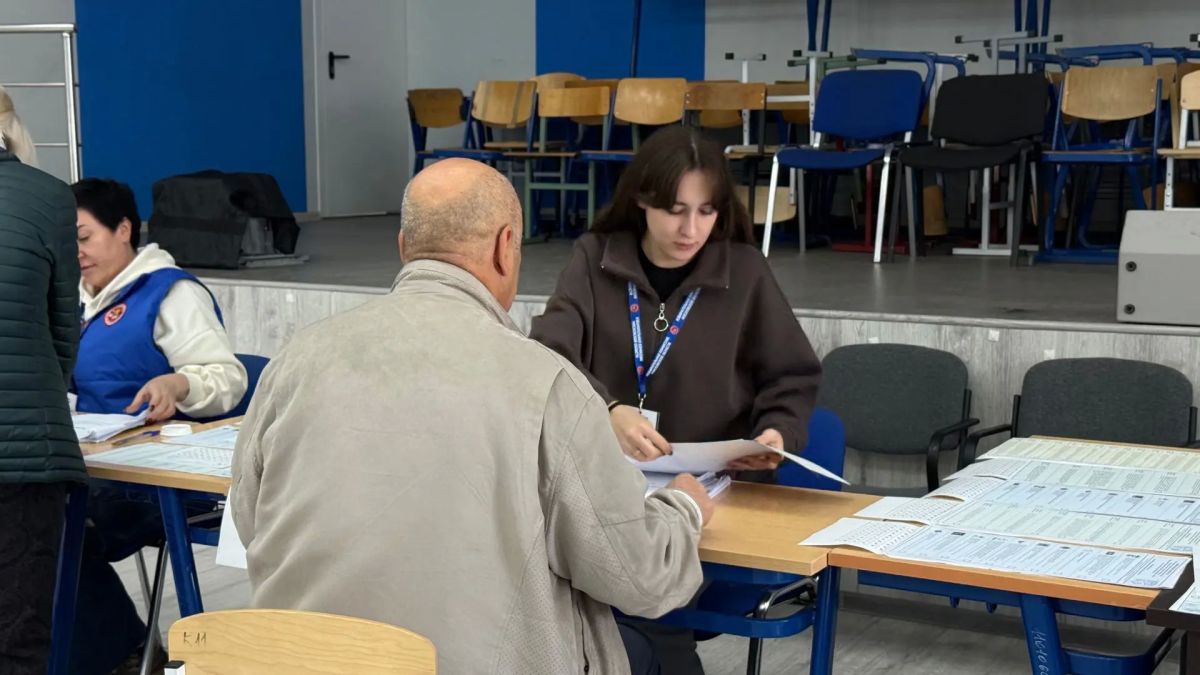 Жители Старых Химок выбирают депутатов Госдумы, Мособлдумы и местного Совета Жители Старых Химок выбирают депутатов Госдумы, Мособлдумы и местного Совета
