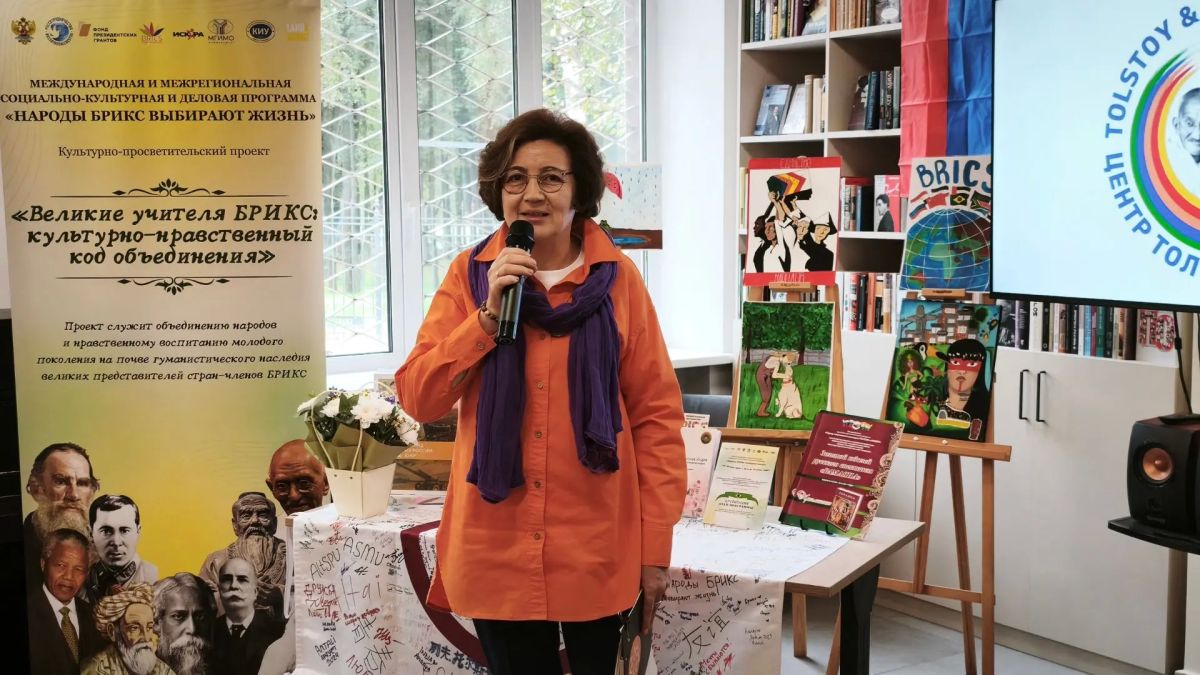 18 сентября Центральная библиотека им. Инны Гофф города Воскресенска стала центром международной встречи-дискуссии «Лев Толстой и Махатма Ганди: великий нравственный путь», посвященной году председательства Индии в БРИКС 18 сентября Центральная библиотека им. Инны Гофф города Воскресенска стала центром международной встречи-дискуссии «Лев Толстой и Махатма Ганди: великий нравственный путь», посвященной году председательства Индии в БРИКС