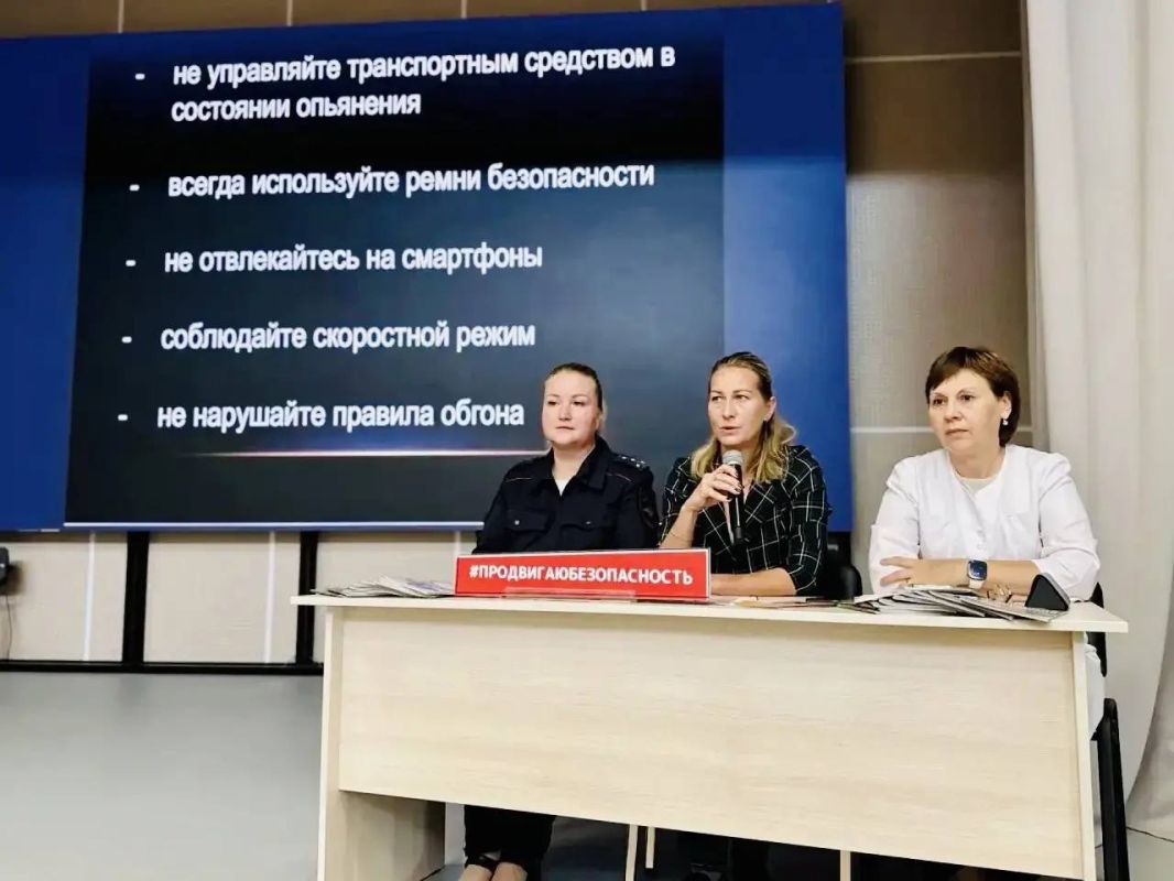 В железнодорожном техникуме имени В. И. Бондаренко подмосковного Орехово-Зуево сотрудники Госавтоинспекции провели для студентов обучающий «Краш-курс», направленный на профилактику дорожно-транспортных происшествий и... В железнодорожном техникуме имени В. И. Бондаренко подмосковного Орехово-Зуево сотрудники Госавтоинспекции провели для студентов обучающий «Краш-курс», направленный на профилактику дорожно-транспортных происшествий и...