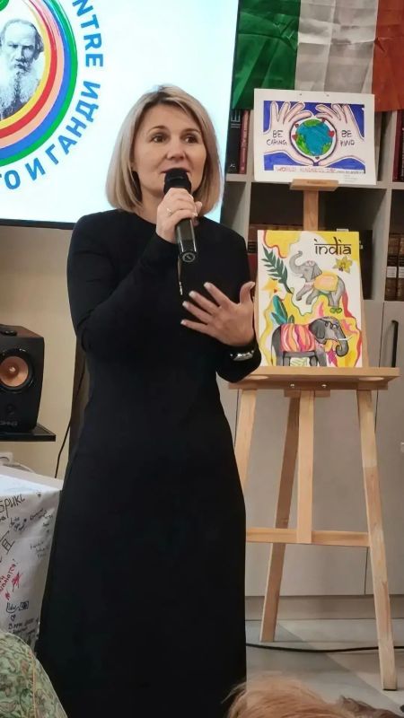 18 сентября Центральная библиотека им. Инны Гофф города Воскресенска стала центром международной встречи-дискуссии «Лев Толстой и Махатма Ганди: великий нравственный путь», посвященной году председательства Индии в БРИКС 18 сентября Центральная библиотека им. Инны Гофф города Воскресенска стала центром международной встречи-дискуссии «Лев Толстой и Махатма Ганди: великий нравственный путь», посвященной году председательства Индии в БРИКС