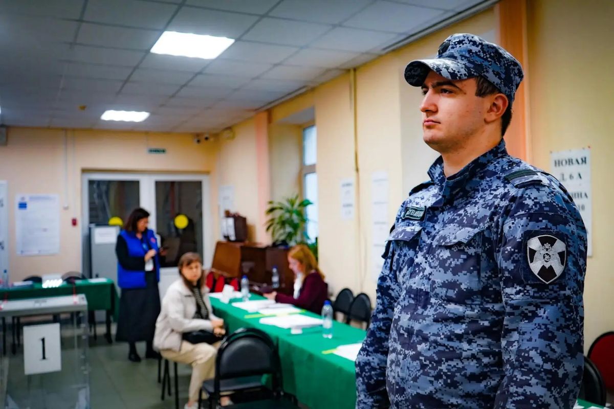 Росгвардейцы обеспечили правопорядок в период проведения Единого дня голосования в Подмосковье Росгвардейцы обеспечили правопорядок в период проведения Единого дня голосования в Подмосковье