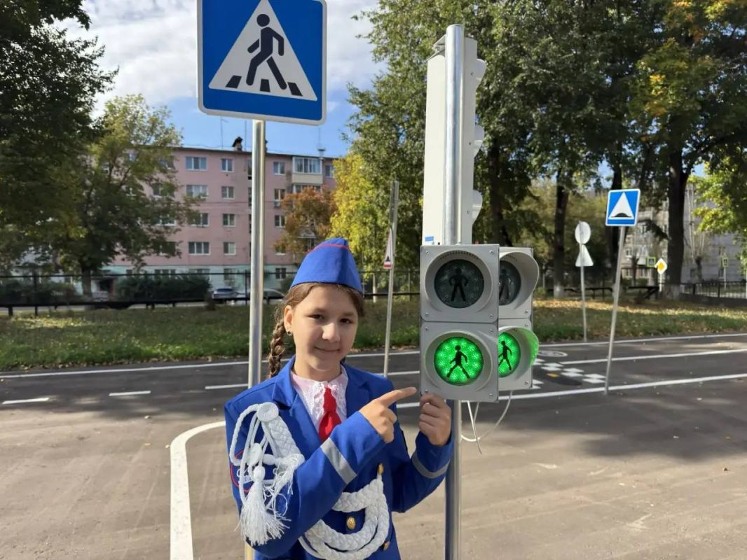 В Луховицах в рамках Всероссийской «Недели безопасности дорожного движения» сотрудники Госавтоинспекции совместно с педагогами Центра развития творчества детей и юношества провели традиционный праздник «Посвящение в юные... В Луховицах в рамках Всероссийской «Недели безопасности дорожного движения» сотрудники Госавтоинспекции совместно с педагогами Центра развития творчества детей и юношества провели традиционный праздник «Посвящение в юные...