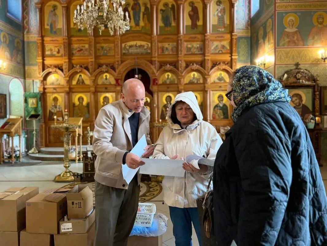 Депутат Совета депутатов Дмитрий Кульков передал гуманитарную помощь в Александро-Невский храм Депутат Совета депутатов Дмитрий Кульков передал гуманитарную помощь в Александро-Невский храм