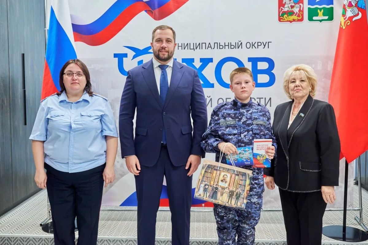 Михаил Собакин: В торжественной обстановке вручили паспорта юным жителям нашего округа Михаил Собакин: В торжественной обстановке вручили паспорта юным жителям нашего округа