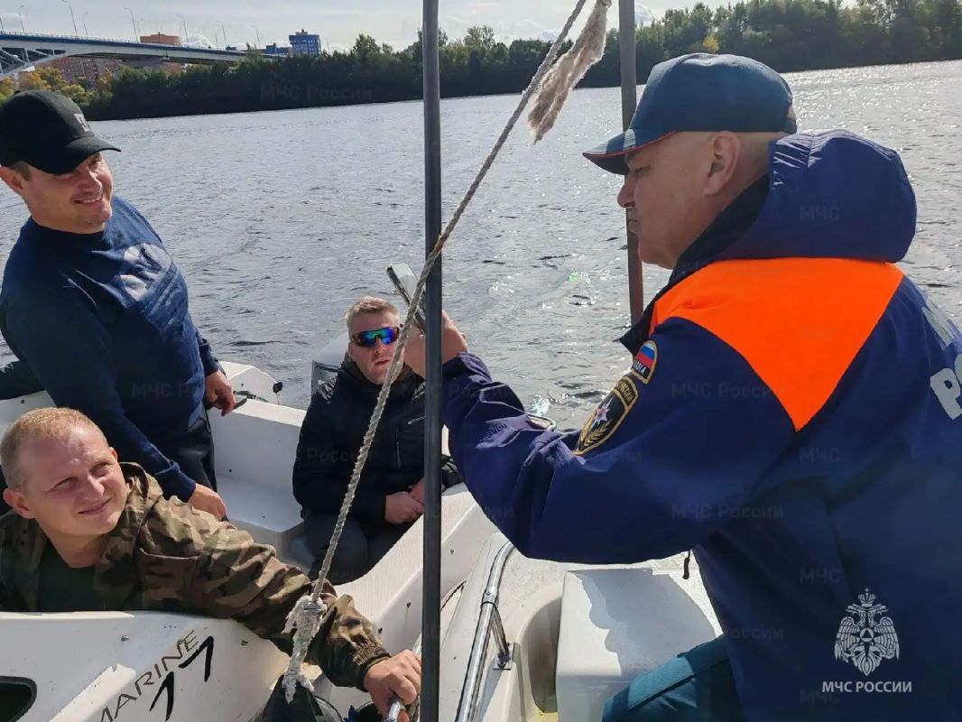 Инспекторы ГИМС продолжают контролировать акватории Подмосковья после завершения купального сезона Инспекторы ГИМС продолжают контролировать акватории Подмосковья после завершения купального сезона