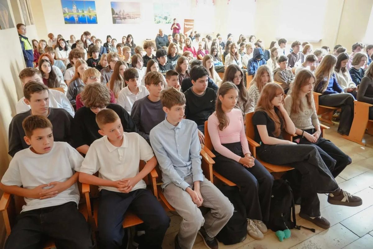 В школе №14 представители Госавтоинспекции провели профилактическую лекцию по безопасности дорожного движения В школе №14 представители Госавтоинспекции провели профилактическую лекцию по безопасности дорожного движения