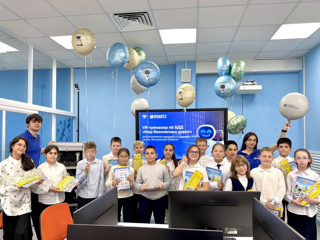 Сегодня, в Единый день безопасности дорожного движения, ученики 4 класса Лопатинской школы Ленинского округа смогли в безопасной виртуальной среде отработать ключевые навыки поведения на дороге с помощью нашего VR-тренажёра... Сегодня, в Единый день безопасности дорожного движения, ученики 4 класса Лопатинской школы Ленинского округа смогли в безопасной виртуальной среде отработать ключевые навыки поведения на дороге с помощью нашего VR-тренажёра...