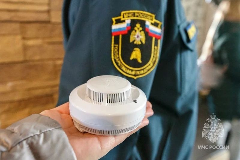 Автономный дымовой пожарный извещатель (АДПИ) — важный элемент домашней безопасности: он вовремя предупредит о задымлении и поможет избежать беды