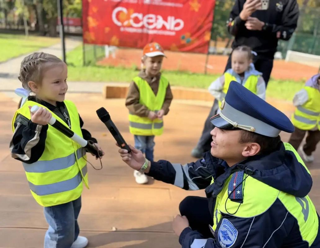 В преддверии Всероссийской «Недели безопасности» в Городском парке культуры Краснознаменска прошло динамичное профилактическое мероприятие «Весёлый светофор» В преддверии Всероссийской «Недели безопасности» в Городском парке культуры Краснознаменска прошло динамичное профилактическое мероприятие «Весёлый светофор»