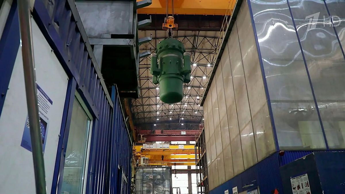 На заводе в Подмосковье завершили изготовление второго ядерного реактора для новой плавучей станции, которая будет снабжать крупный медный кластер на Чукотке