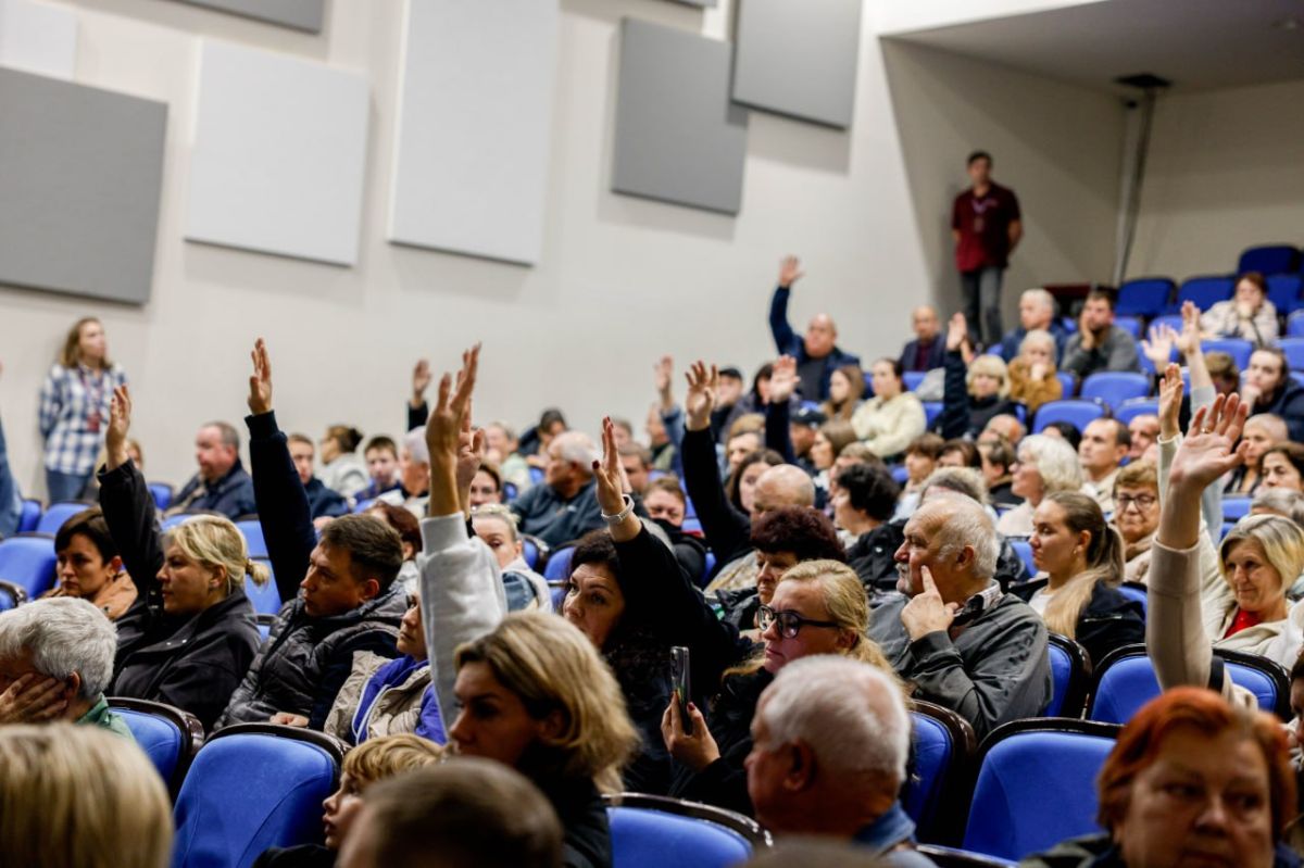 В ДК «Буревестник» в поселке Молоково прошла встреча с жителями в формате «выездной администрации» В ДК «Буревестник» в поселке Молоково прошла встреча с жителями в формате «выездной администрации»