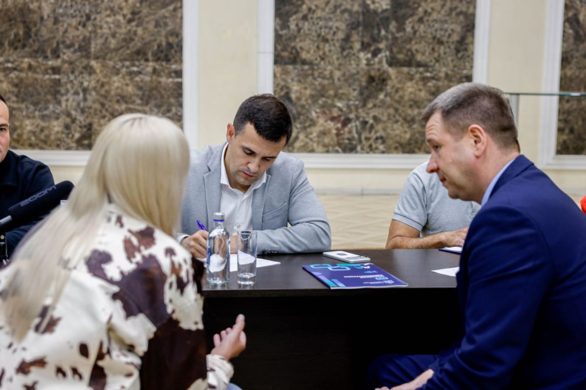 В ДК «Буревестник» в поселке Молоково прошла встреча с жителями в формате «выездной администрации» В ДК «Буревестник» в поселке Молоково прошла встреча с жителями в формате «выездной администрации»