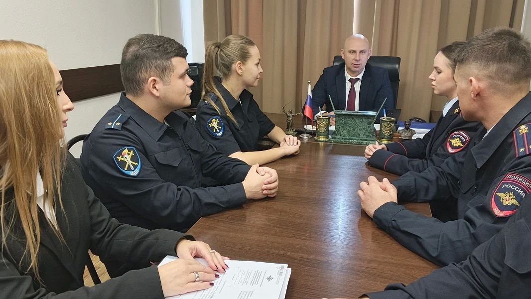 Руководство МУ МВД России «Люберецкое» встретилось с выпускниками Московского университета МВД России им. В.Я. Кикотя, приступившими к службе в этом году Руководство МУ МВД России «Люберецкое» встретилось с выпускниками Московского университета МВД России им. В.Я. Кикотя, приступившими к службе в этом году