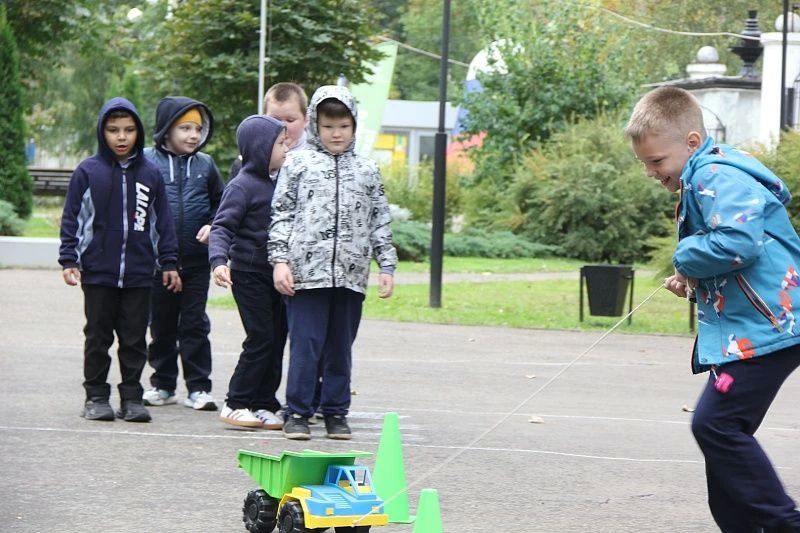 22 сентября в парке «Москворецкий» для второклассников МОУ «Лицей им. Н.И. Макарова» состоялось познавательно-развлекательное мероприятие «Дорожная азбука» 22 сентября в парке «Москворецкий» для второклассников МОУ «Лицей им. Н.И. Макарова» состоялось познавательно-развлекательное мероприятие «Дорожная азбука»