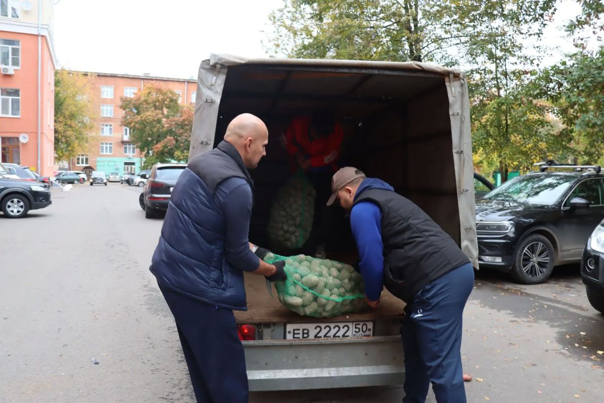 Жители Дубечино передали участникам СВО, их семьям и ветеранам гуманитарную помощь Жители Дубечино передали участникам СВО, их семьям и ветеранам гуманитарную помощь