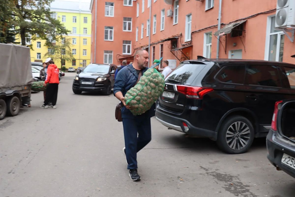 Жители Дубечино передали участникам СВО, их семьям и ветеранам гуманитарную помощь Жители Дубечино передали участникам СВО, их семьям и ветеранам гуманитарную помощь
