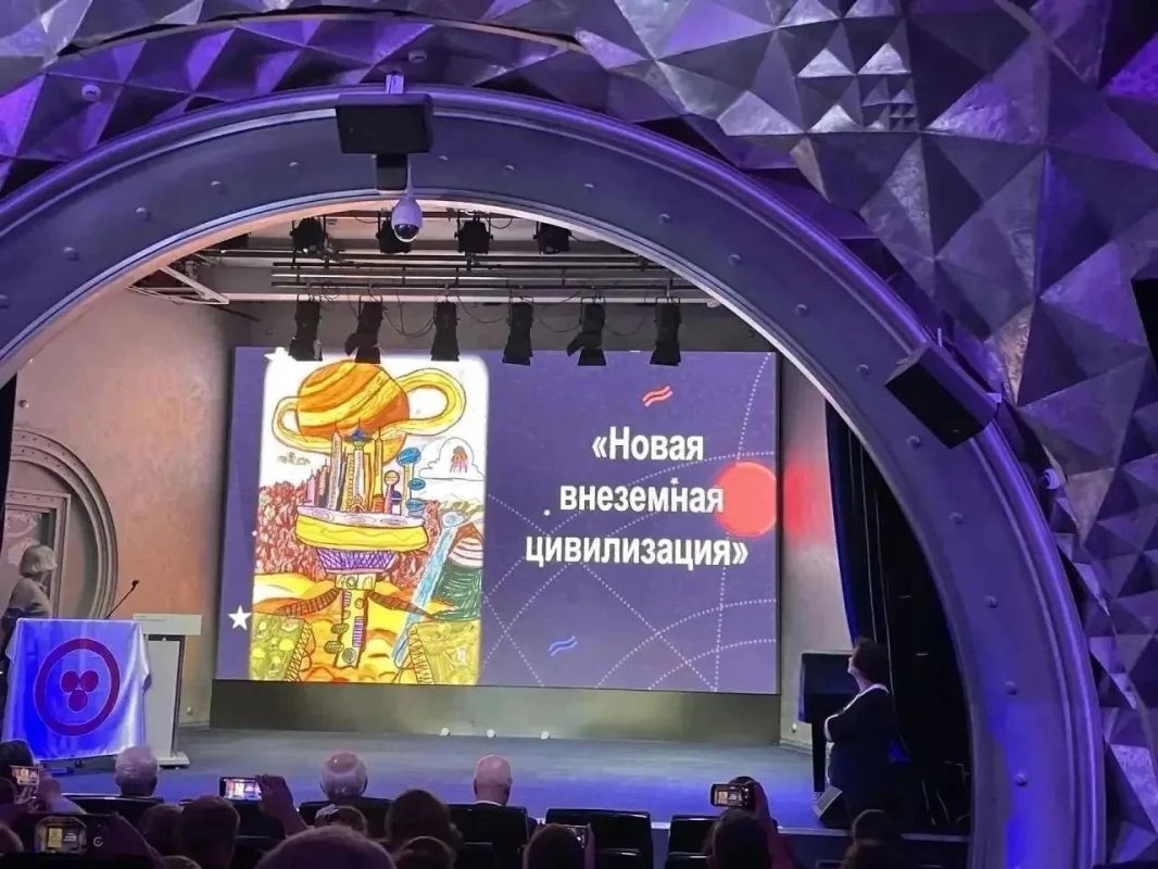 Юная художница из Королёва победила в международном конкурсе и получила диплом Федерации космонавтики России Юная художница из Королёва победила в международном конкурсе и получила диплом Федерации космонавтики России