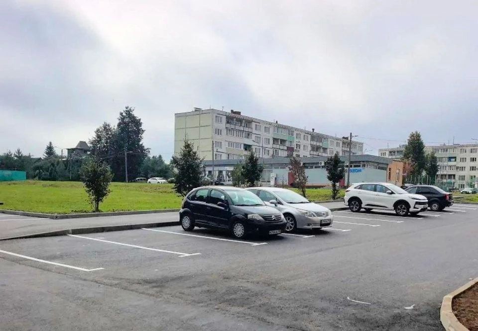 В Городском округе Серпухов завершается программа благоустройства дворовых территорий на этот год. В план были включены 10 дворов, почти все работы по ним уже выполнены В Городском округе Серпухов завершается программа благоустройства дворовых территорий на этот год. В план были включены 10 дворов, почти все работы по ним уже выполнены