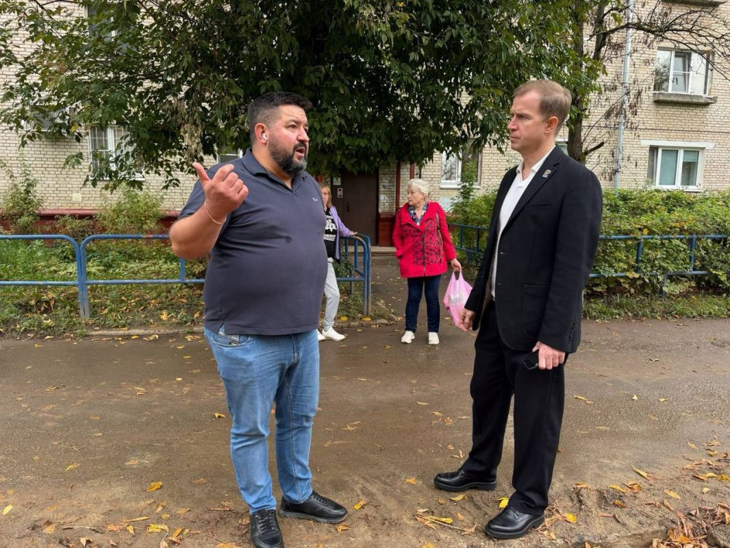 Заместитель главы округа Михаил Саруханов провел обход на улице Машиностроителей по обращению жительницы Заместитель главы округа Михаил Саруханов провел обход на улице Машиностроителей по обращению жительницы