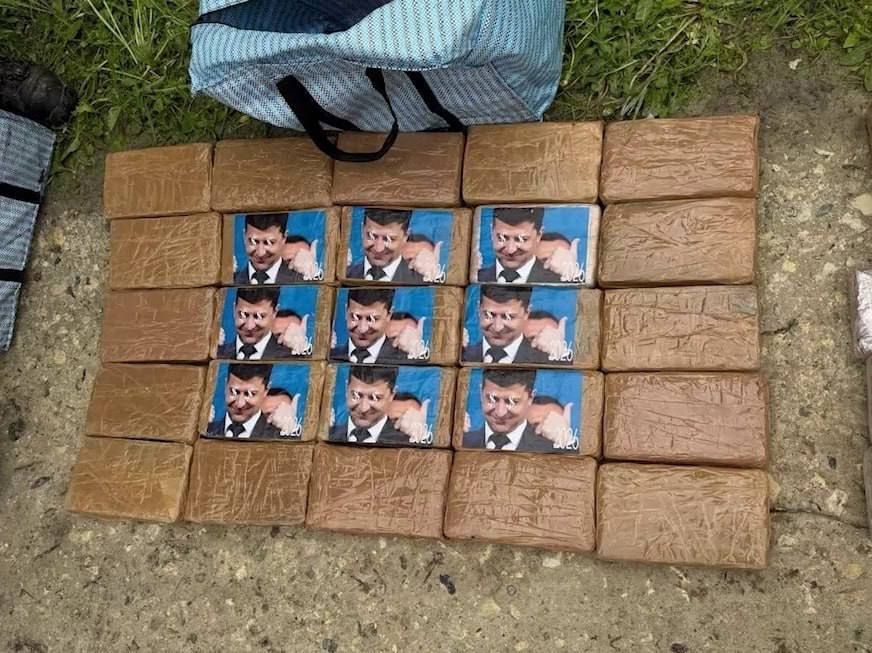 В Подмосковье у безработного россиянина изъяли более 300 килограммов кокаина, сообщили в ФСБ