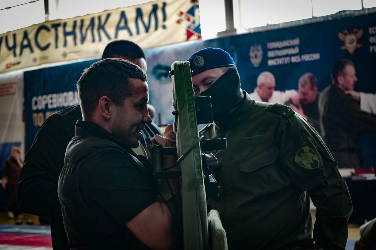 Сотрудники спецподразделения подмосковного главка Росгвардии приняли участие в организации Всероссийских соревнований Сотрудники спецподразделения подмосковного главка Росгвардии приняли участие в организации Всероссийских соревнований