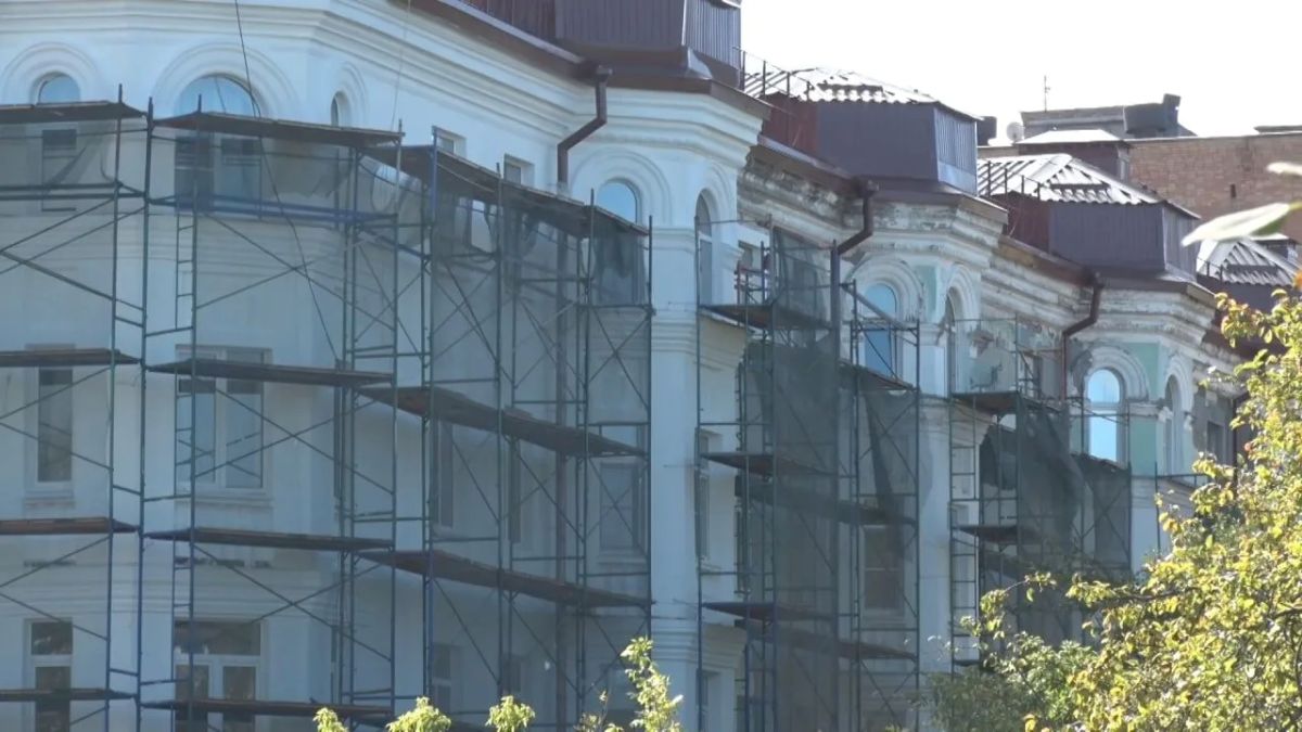 В Ступино начался капитальный ремонт фасада «зелёного дома» В Ступино начался капитальный ремонт фасада «зелёного дома»