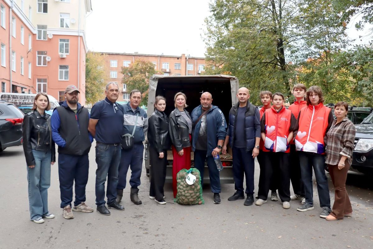 Жители Дубечино передали участникам СВО, их семьям и ветеранам гуманитарную помощь