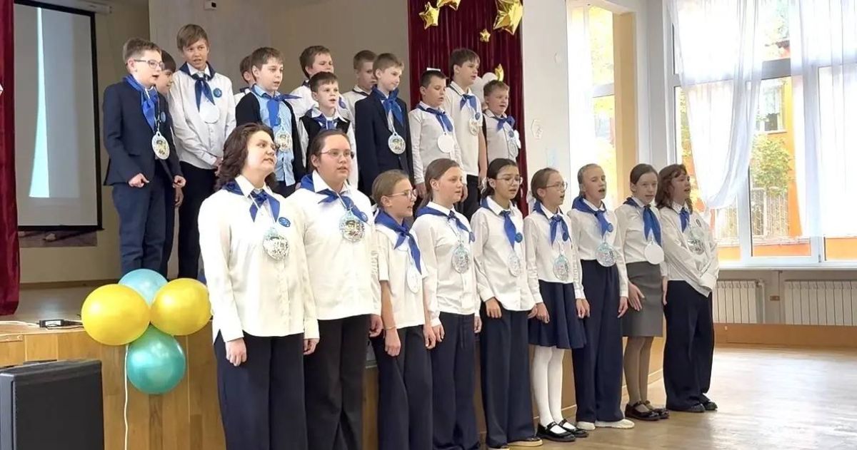 В Единый день безопасности дорожного движения в одной из образовательных организаций Королёва прошла церемония посвящения учащихся в ряды Юных инспекторов движения