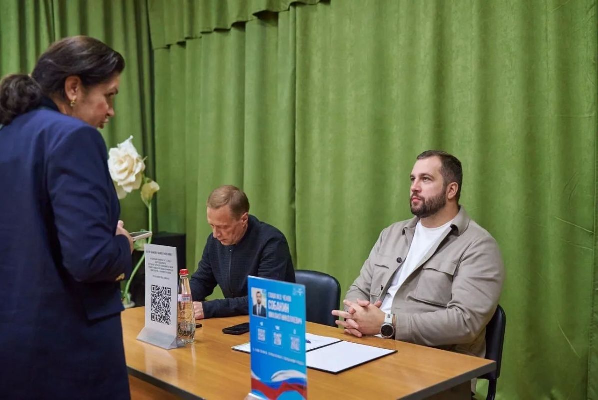 Михаил Собакин: Вечер четверга завершили встречей с жителями деревни Манушкино и окрестных населенных пунктов Михаил Собакин: Вечер четверга завершили встречей с жителями деревни Манушкино и окрестных населенных пунктов