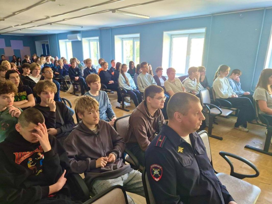 В рамках Единого дня профилактики детского травматизма во всех образовательных организациях подмосковной Истры состоялись показы фильма, посвященного рискам и опасным последствиям управления питбайками несовершеннолетними В рамках Единого дня профилактики детского травматизма во всех образовательных организациях подмосковной Истры состоялись показы фильма, посвященного рискам и опасным последствиям управления питбайками несовершеннолетними