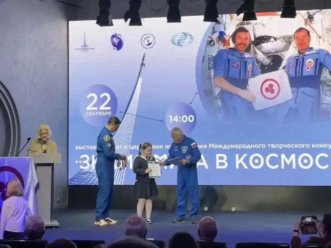 Юная художница из Королёва победила в международном конкурсе и получила диплом Федерации космонавтики России Юная художница из Королёва победила в международном конкурсе и получила диплом Федерации космонавтики России