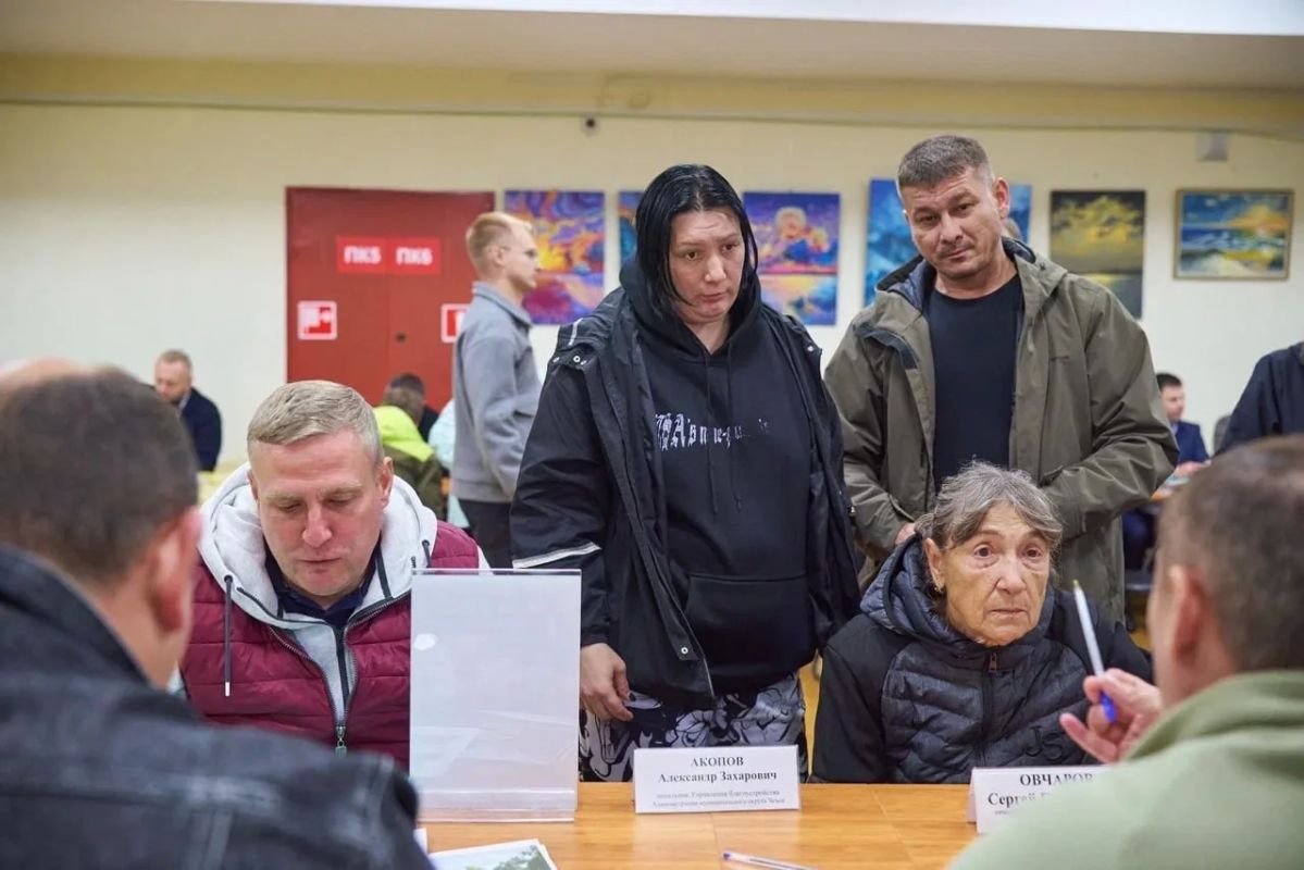 Михаил Собакин: Вечер четверга завершили встречей с жителями деревни Манушкино и окрестных населенных пунктов Михаил Собакин: Вечер четверга завершили встречей с жителями деревни Манушкино и окрестных населенных пунктов