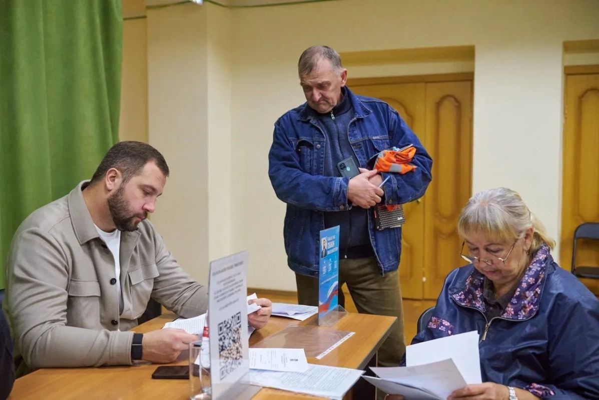 Михаил Собакин: Вечер четверга завершили встречей с жителями деревни Манушкино и окрестных населенных пунктов