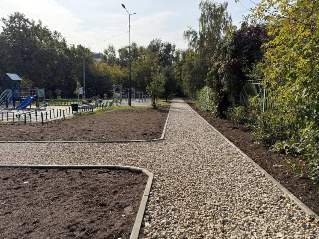 В Ленинском городском округе на улице Школьной в Видном подходит к концу благоустройство дворовой территории после капитального ремонта магистрального трубопровода В Ленинском городском округе на улице Школьной в Видном подходит к концу благоустройство дворовой территории после капитального ремонта магистрального трубопровода