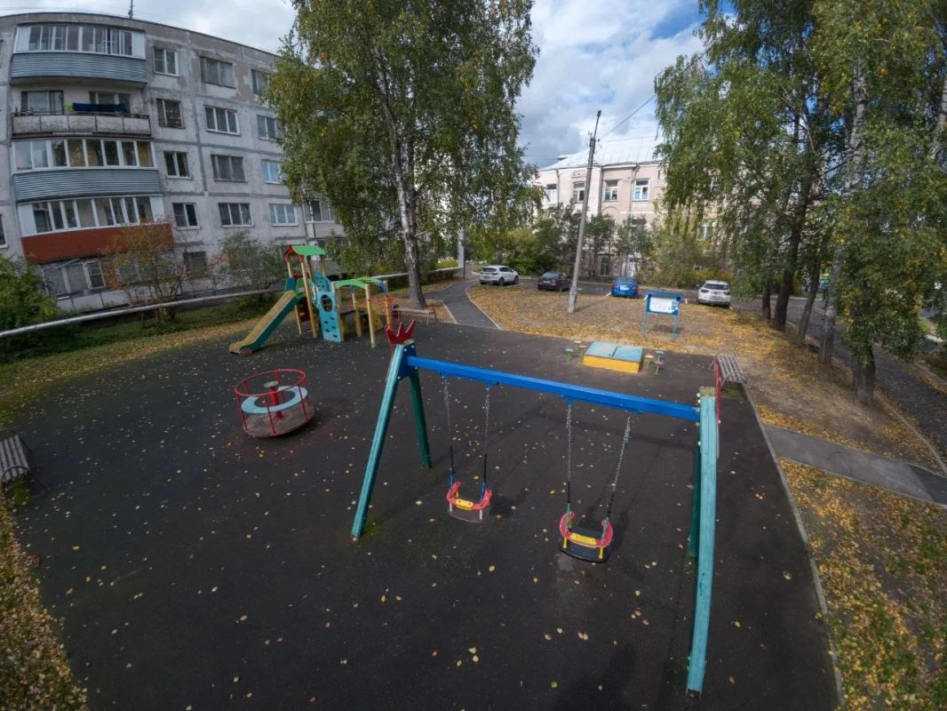 В Городском округе Серпухов завершается программа благоустройства дворовых территорий на этот год. В план были включены 10 дворов, почти все работы по ним уже выполнены В Городском округе Серпухов завершается программа благоустройства дворовых территорий на этот год. В план были включены 10 дворов, почти все работы по ним уже выполнены