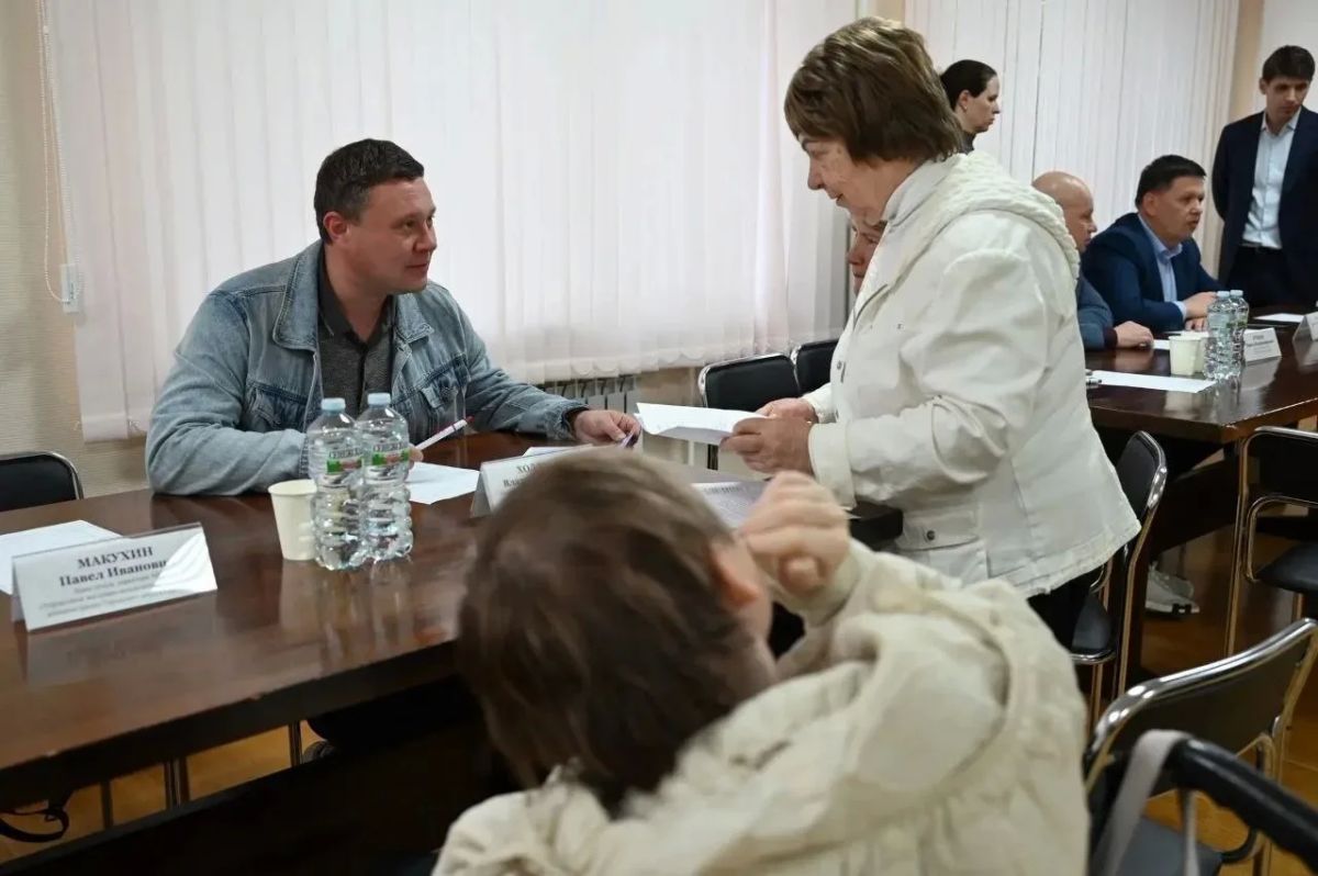 Глава Городского округа Серпухов провел выездную администрацию в Пущино. В мероприятии приняли участие депутаты окружного Совета Павел Гущин, Валерий Кузнецов, Юлия Громова и Наталья Чапурина, а также представители... Глава Городского округа Серпухов провел выездную администрацию в Пущино. В мероприятии приняли участие депутаты окружного Совета Павел Гущин, Валерий Кузнецов, Юлия Громова и Наталья Чапурина, а также представители...