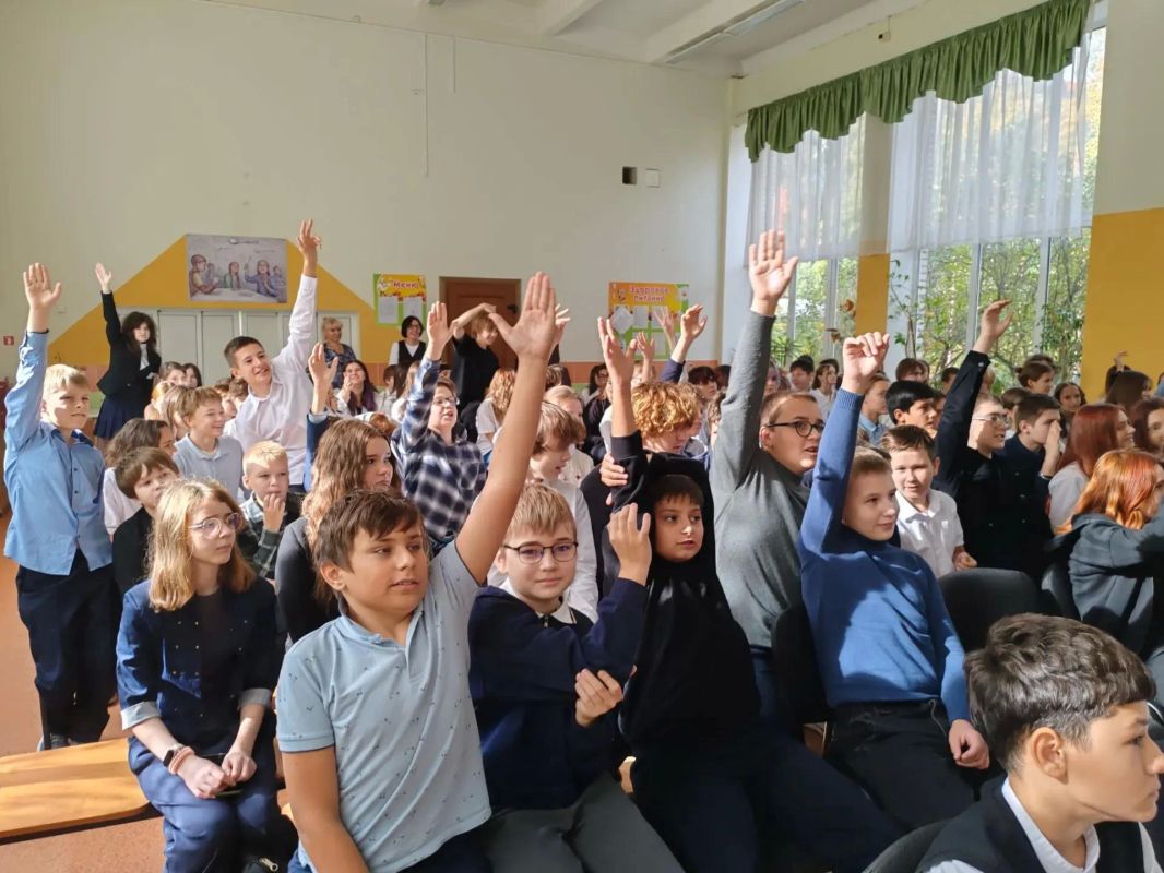 В Кратовской школе №98 прошёл урок по безопасности на железной дороге В Кратовской школе №98 прошёл урок по безопасности на железной дороге