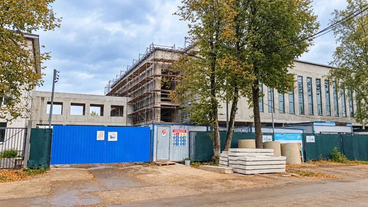 Строительство нового корпуса «Новопетровской школы» в подмосковной Истре наполовину завершено Строительство нового корпуса «Новопетровской школы» в подмосковной Истре наполовину завершено