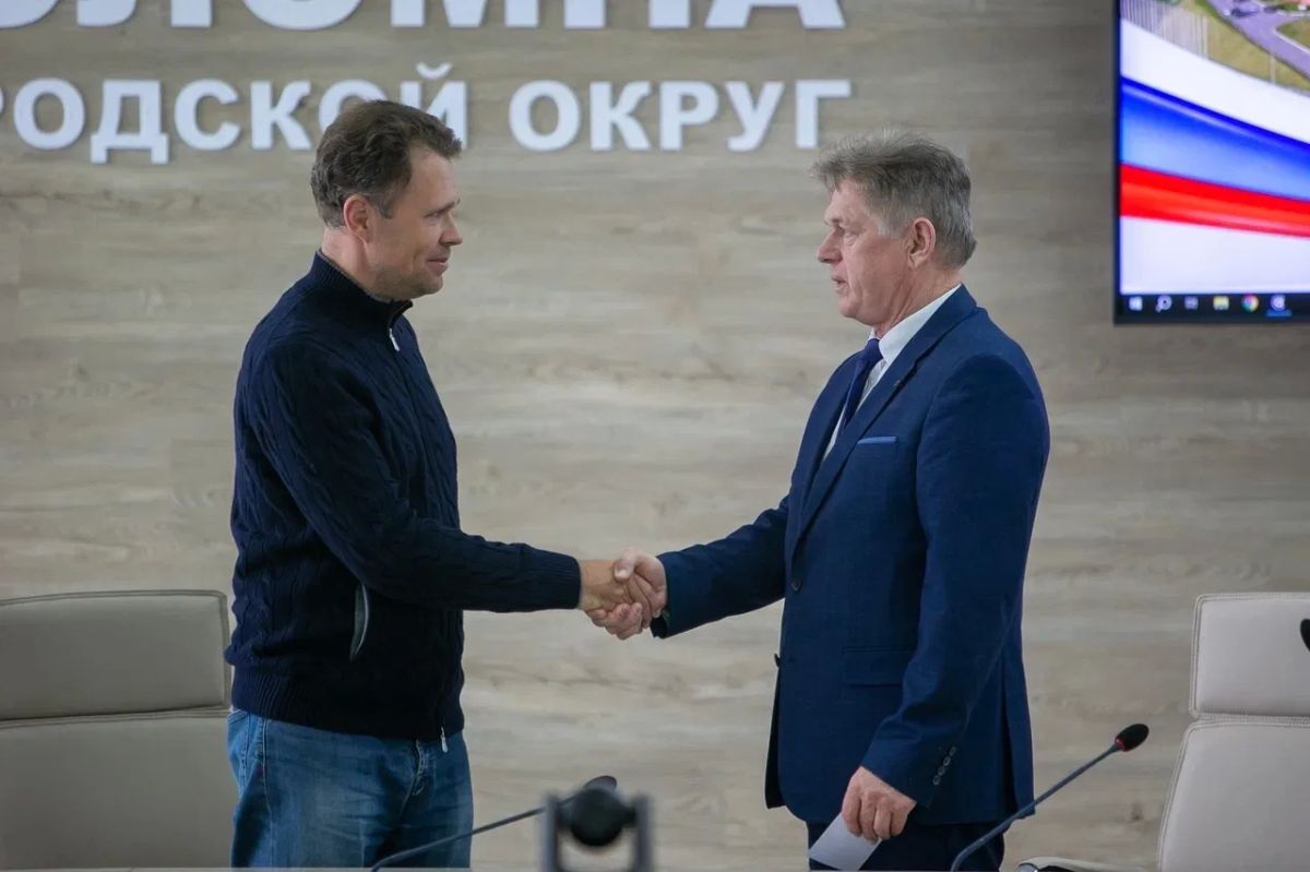Сегодня окружная избирательная комиссия по 120-му одномандатному округу приняла решение о регистрации меня депутатом Государственной Думы IX созыва и вручила удостоверение Сегодня окружная избирательная комиссия по 120-му одномандатному округу приняла решение о регистрации меня депутатом Государственной Думы IX созыва и вручила удостоверение