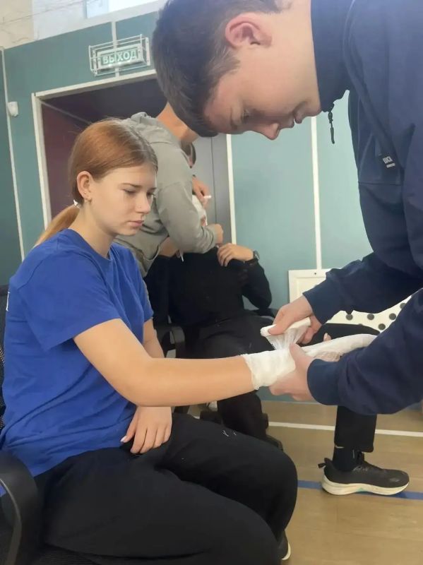 В Малинской школе прошёл мастер-класс по первой помощи В Малинской школе прошёл мастер-класс по первой помощи
