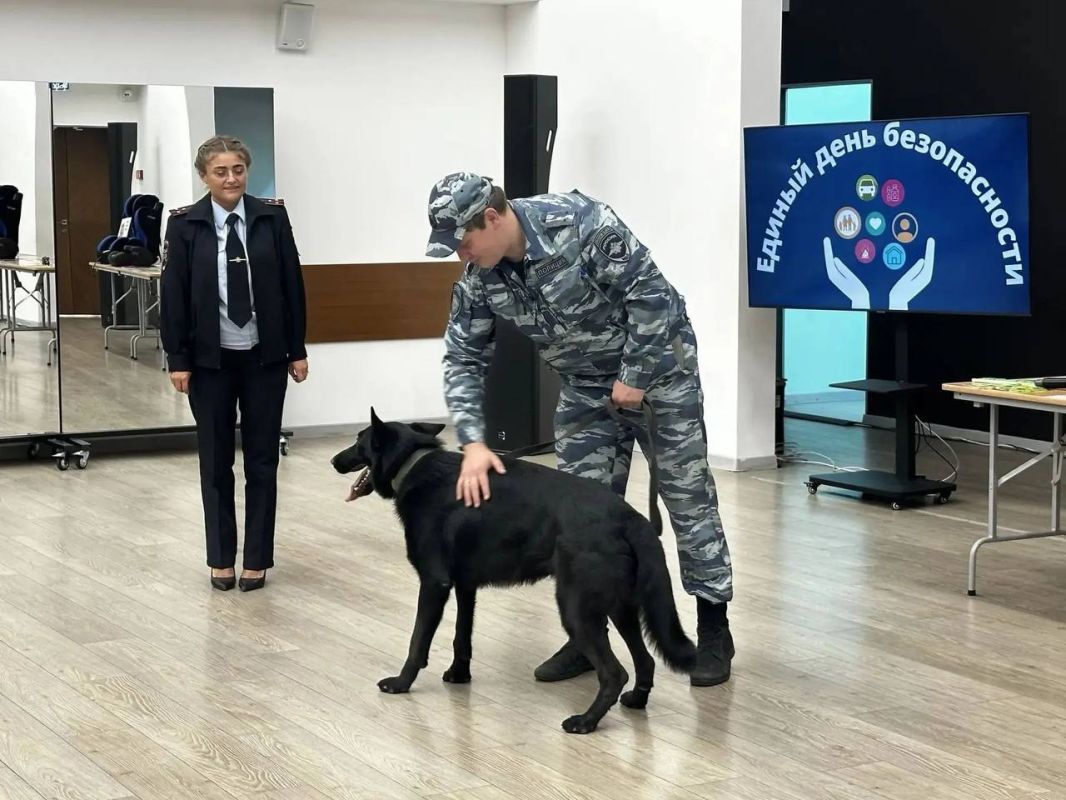 В Домодедово на площади у Дома культуры «Мир» состоялась масштабная профилактическая акция — Единый день безопасности В Домодедово на площади у Дома культуры «Мир» состоялась масштабная профилактическая акция — Единый день безопасности