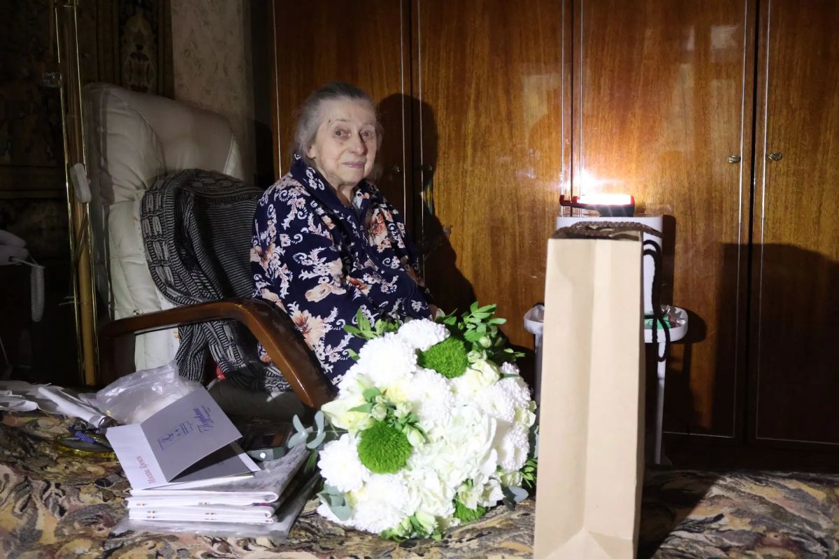 Сергей Мужальских поздравил с 95-летием ветерана труда Тамару Шаброву Сергей Мужальских поздравил с 95-летием ветерана труда Тамару Шаброву