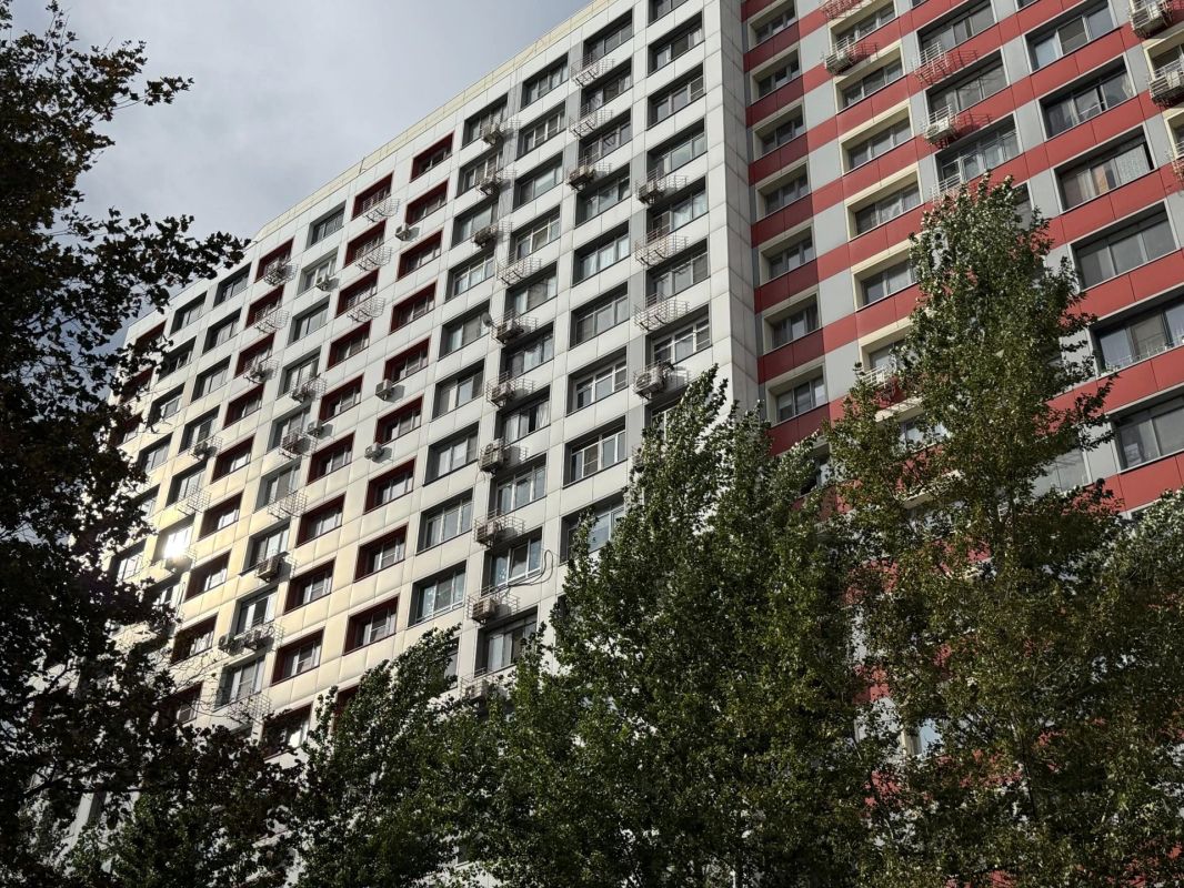 Восстановление фасада дома, пострадавшего после июньской атаки БПЛА, завершили в Дзержинском