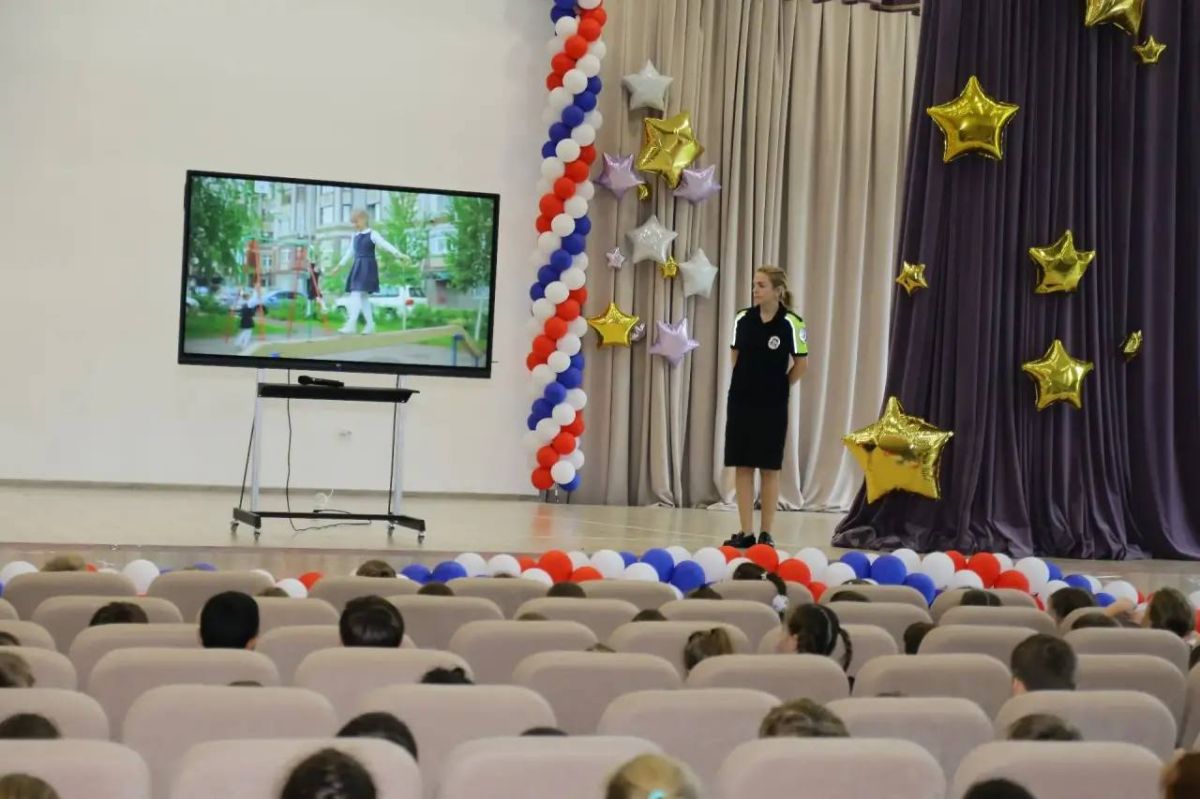 Школьников в Бородино научили дорожной безопасности через поэму Михалкова Школьников в Бородино научили дорожной безопасности через поэму Михалкова